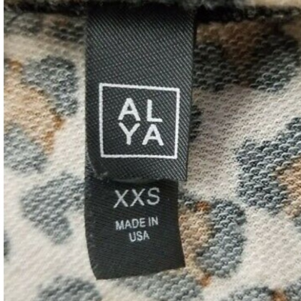 ALYA Lightweight Long-Sleeve leopard Sweatshirt - Picture 4 of 6